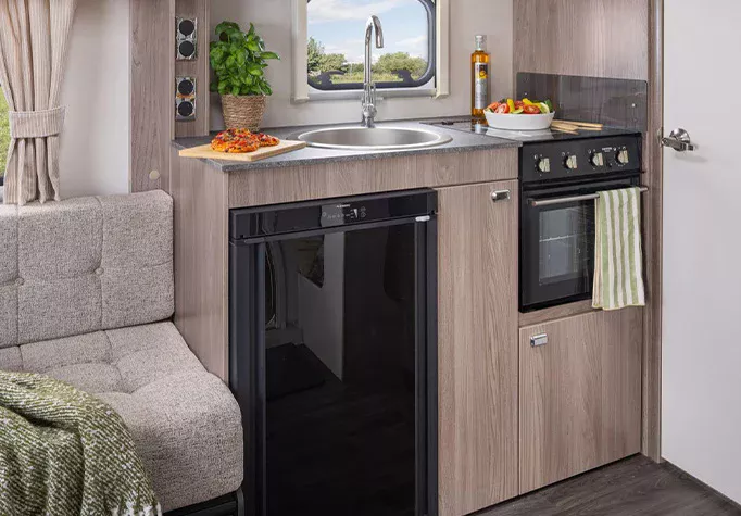 2026 Sprite Major 4EB Kitchen-1920x1920