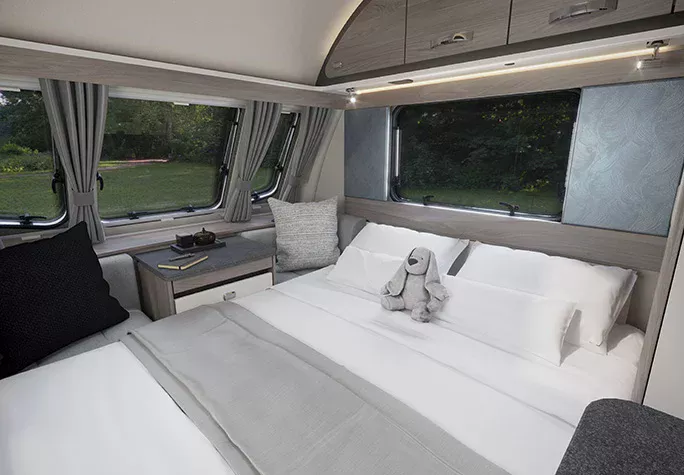 2026_Challenger_390_Front_Lounge_Bed_Made_Up