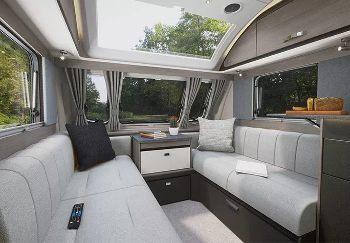 2026_Challenger_560_FrontLounge