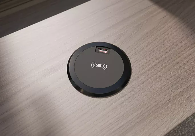 2026_Conqueror_480_Phone_Charging_Pad
