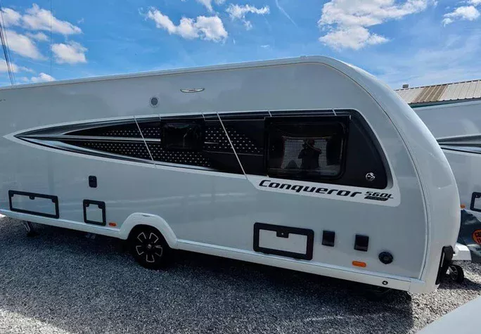 2026 Swift Conqueror 560L Grande 3