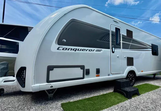 2026 Swift Conqueror 560L Grande 5