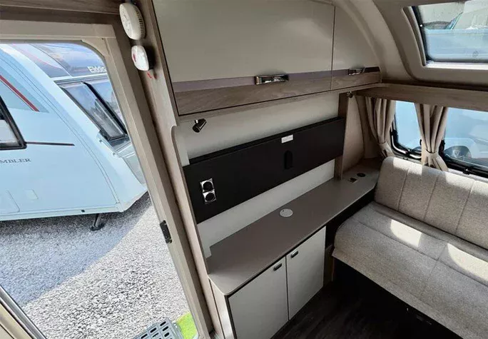2026 Swift Conqueror 560L Grande 8