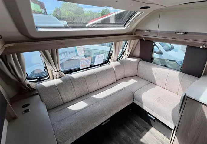 2026 Swift Conqueror 560L Grande 9