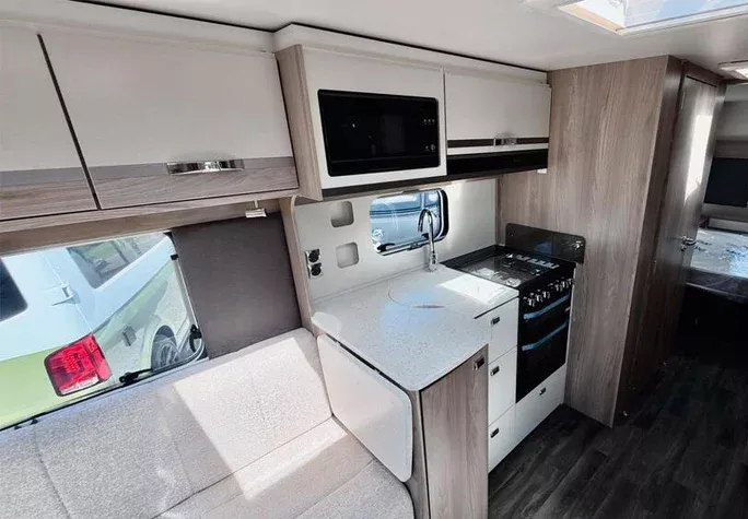 2026 Swift Conqueror 650l Grande 11