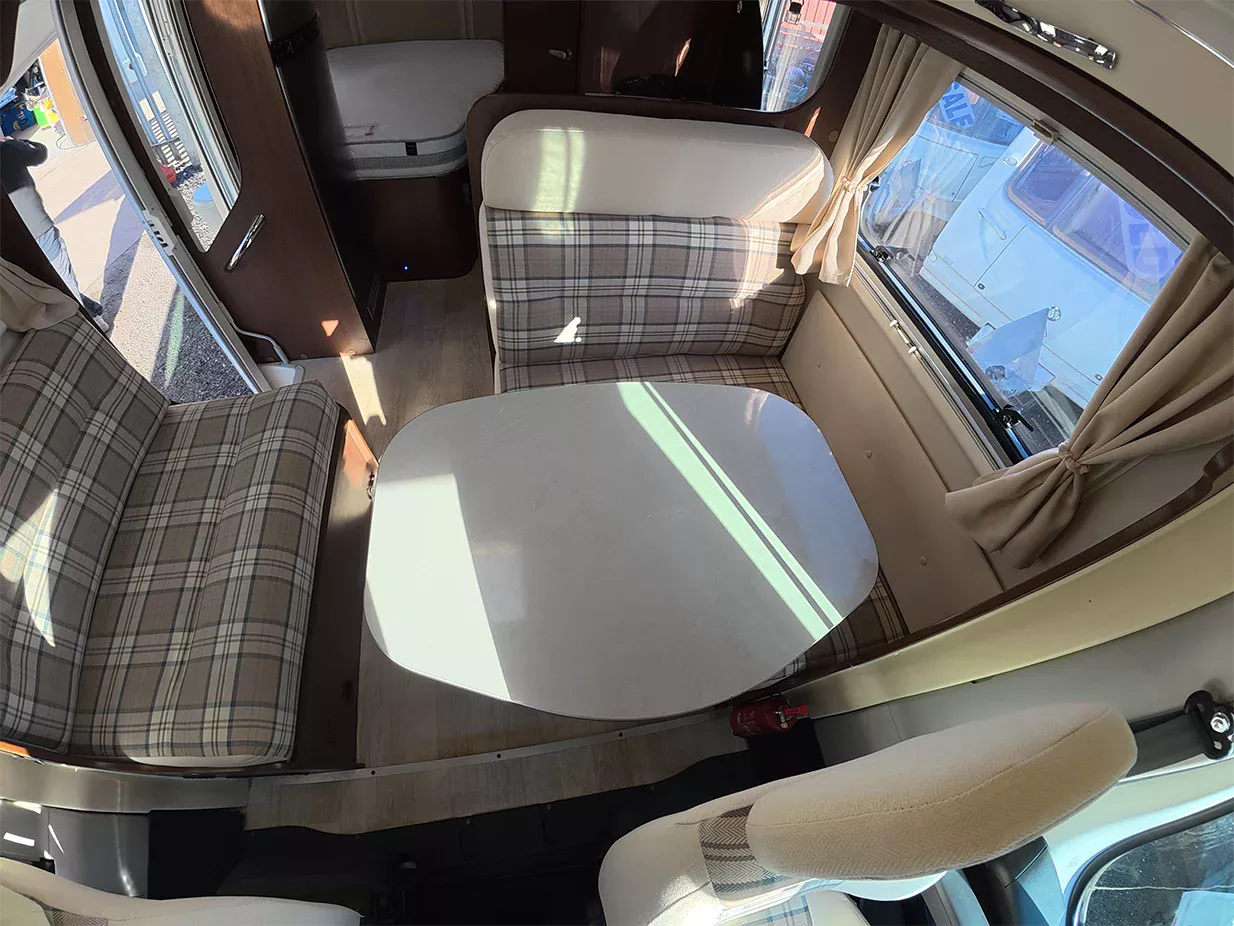 rollerteam-auto-roller-694-interior-4 rollerteam-auto-roller-694-interior-4