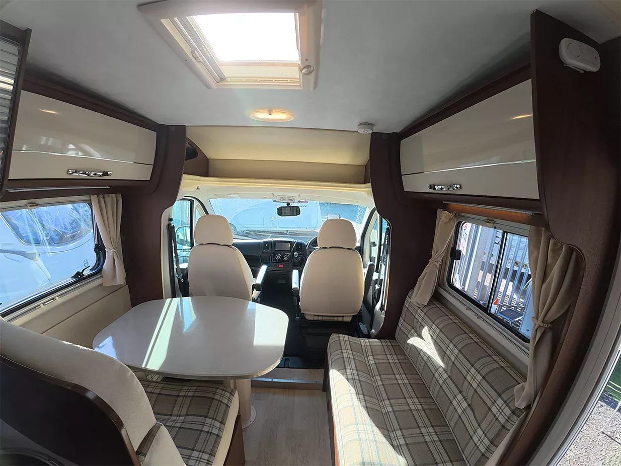 rollerteam-auto-roller-694-interior-7 rollerteam-auto-roller-694-interior-7