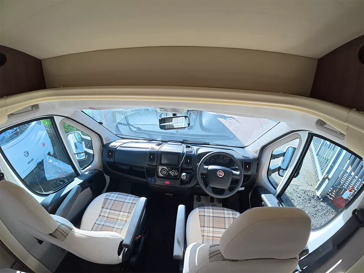 rollerteam-auto-roller-694-interior-8 rollerteam-auto-roller-694-interior-8