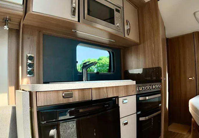 2015 Swift Challenger SE 570 13
