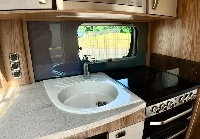 2015 Swift Challenger SE 570 14