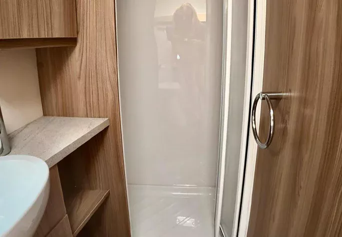 2015 Swift Challenger SE 570 25