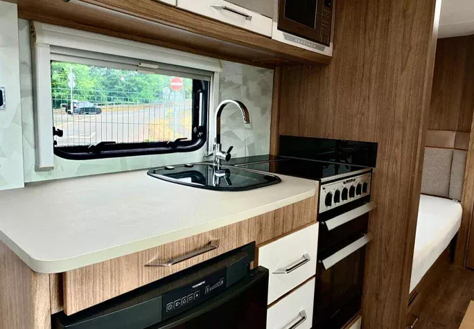 2018 Coachman VIP 565 10