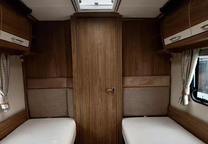 2018 Coachman VIP 565 12