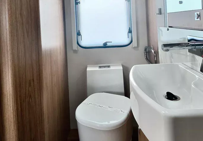 2018 Coachman VIP 565 18