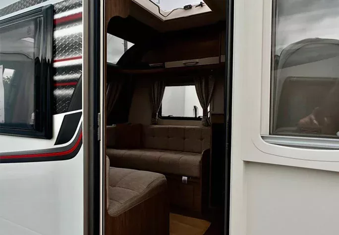 2018 Coachman VIP 565 5