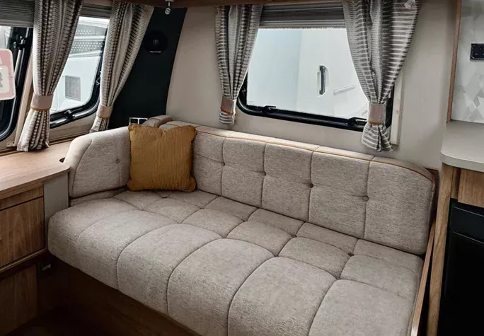 2018 Coachman VIP 565 8