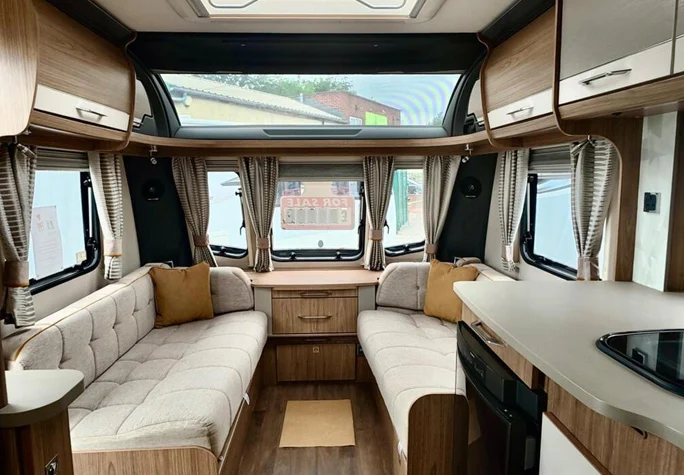 2018 Coachman VIP 565 9