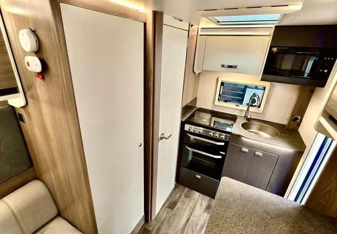 2026 Swift challenger 390 8