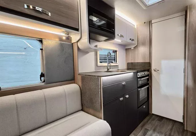 2026 Swift Challenger 560 13