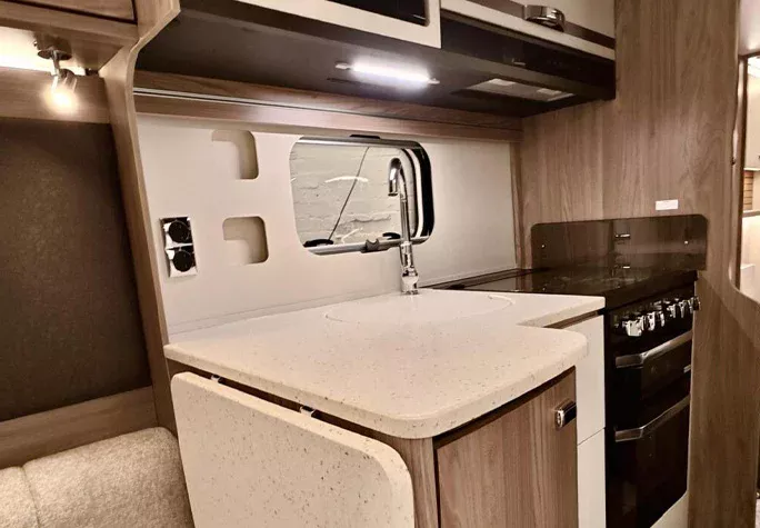 2026 Swift Conqueror 580 14