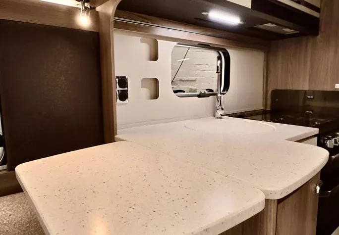 2026 Swift Conqueror 580 15
