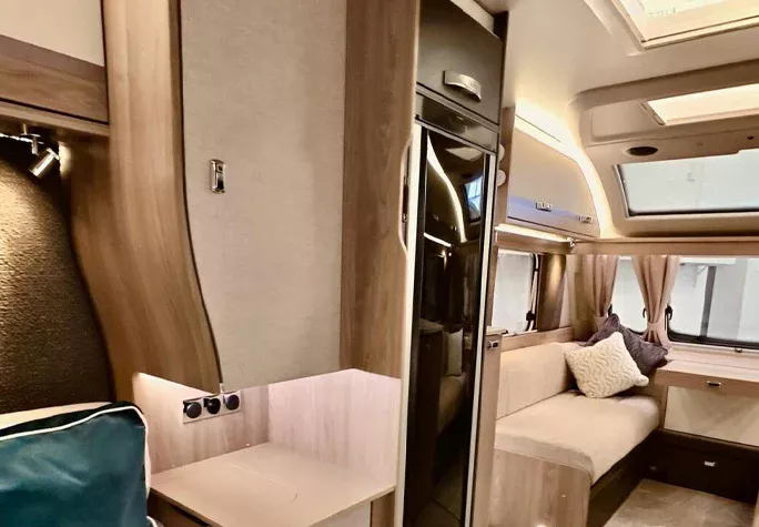2026 Swift Conqueror 580 18