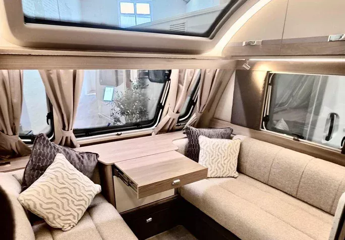 2026 Swift Conqueror 580 8