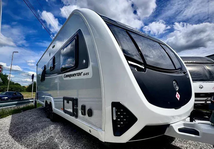 2026 Swift Conqueror 645 1