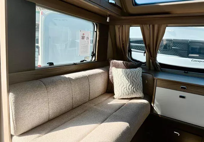 2026 Swift Conqueror 645 10