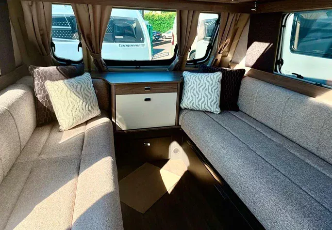 2026 Swift Conqueror 645 11