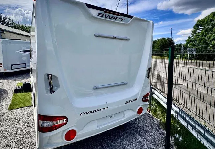 2026 Swift Conqueror 645 3