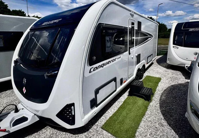 2026 Swift Conqueror 645 5