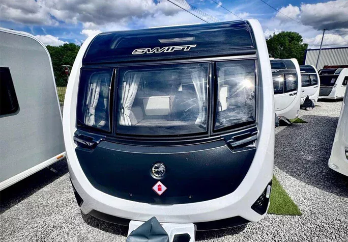 2026 Swift Conqueror 645 6