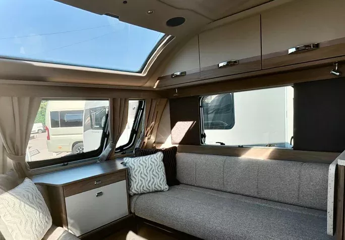 2026 Swift Conqueror 645 7