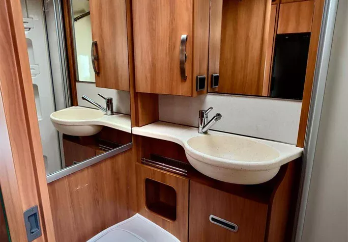 2014 Hymer M-LT 580 17