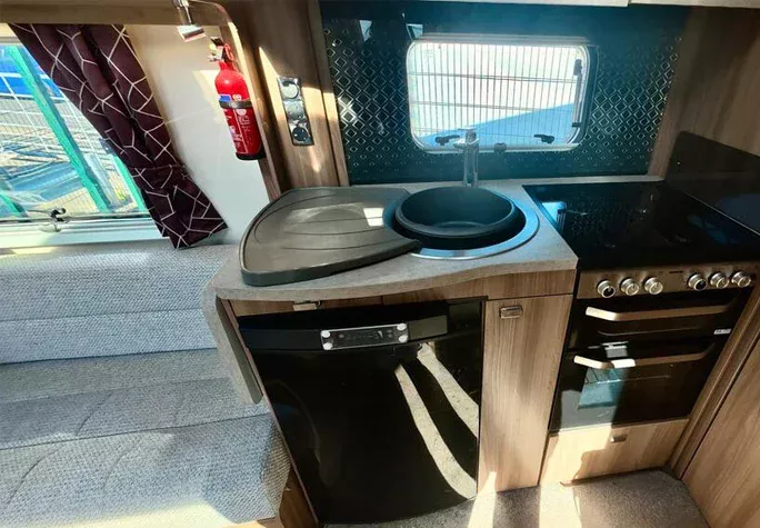 2020 Swift Challenger 560 23