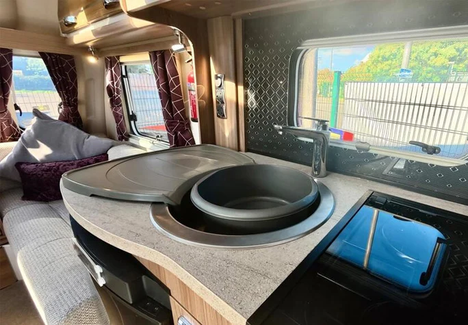 2020 Swift Challenger 560 27