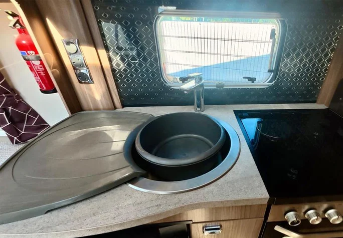 2020 Swift Challenger 560 28