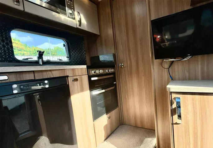 2020 Swift Challenger 560 39