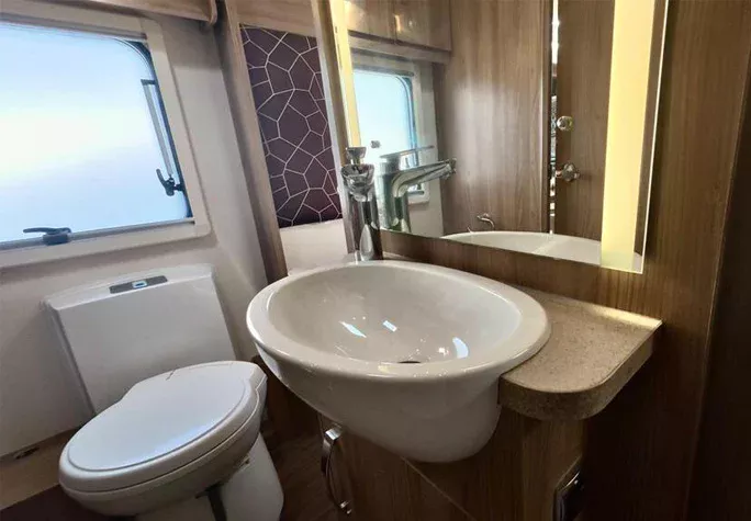 2020 Swift Challenger 560 41
