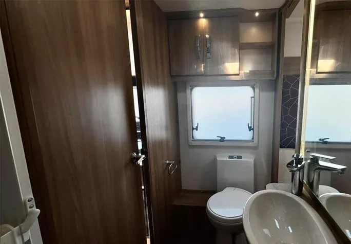 2020 Swift Challenger 560 43