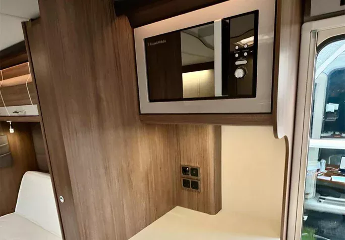 2023 Coachman VIP 575 31